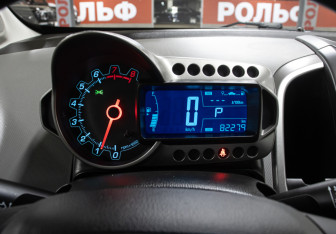 Подержанный автомобиль Chevrolet Aveo Hatchback 2014 года (13 фото)