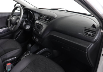 Подержанный автомобиль Kia Rio Sedan 2014 года (10 фото)