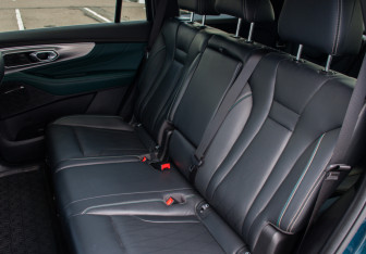 Подержанный автомобиль GAC GS8 2023 года (11 фото)