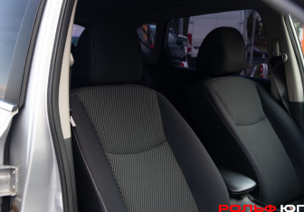 Подержанный автомобиль Nissan Tiida Hatchback 2015 года (14 фото)