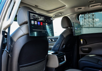 Подержанный автомобиль Kia Carnival 2024 года (13 фото)