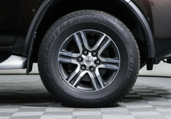 Подержанный автомобиль Toyota Fortuner 2017 года (5 фото)