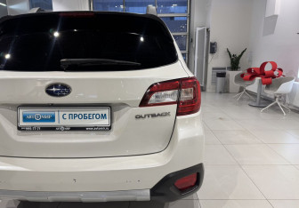 Подержанный автомобиль Subaru Outback Wagon 2017 года (8 фото)