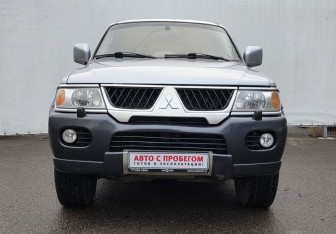 Подержанный автомобиль Mitsubishi Pajero Sport 2005 года (2 фото)