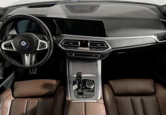 Подержанный автомобиль BMW X5 2019 года (11 фото)
