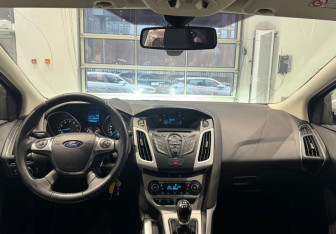 Подержанный автомобиль Ford Focus Hatchback 2012 года (15 фото)