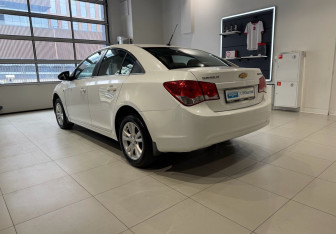 Подержанный автомобиль Chevrolet Cruze Sedan 2010 года (6 фото)
