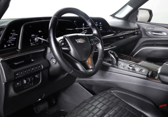 Подержанный автомобиль Cadillac Escalade Suv 2022 года (16 фото)
