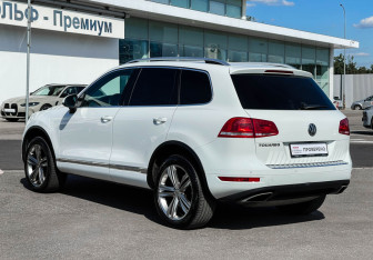 Подержанный автомобиль Volkswagen Touareg 2013 года (7 фото)