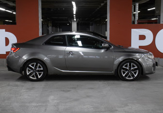 Подержанный автомобиль Kia Cerato Coupe 2012 года (4 фото)