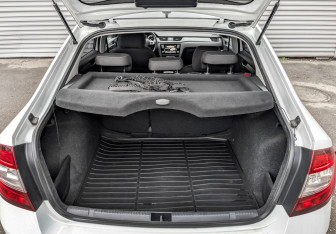 Подержанный автомобиль Skoda Rapid Liftback 2017 года (10 фото)