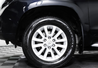 Подержанный автомобиль Toyota Land Cruiser Prado 2014 года (27 фото)