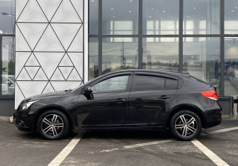 Подержанный автомобиль Chevrolet Cruze Hatchback 2012 года (8 фото)
