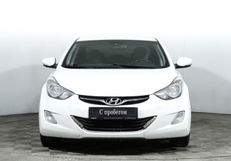 Подержанный автомобиль Hyundai Elantra Sedan 2013 года (2 фото)