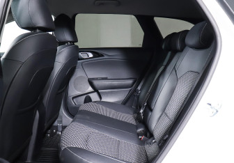 Подержанный автомобиль Kia Ceed Wagon 2022 года (19 фото)