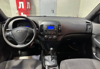 Подержанный автомобиль Hyundai i30 Hatchback 2010 года (16 фото)