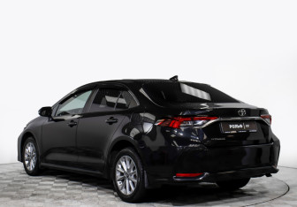 Подержанный автомобиль Toyota Corolla Sedan 2019 года (5 фото)