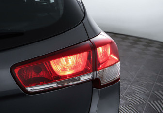 Подержанный автомобиль Kia Rio Hatchback 2017 года (8 фото)