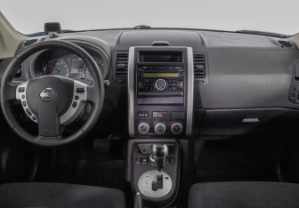 Подержанный автомобиль Nissan X-Trail 2011 года (13 фото)