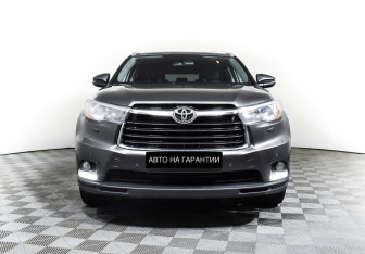 Подержанный автомобиль Toyota Highlander 2015 года (2 фото)
