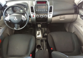 Подержанный автомобиль Mitsubishi Pajero Sport 2014 года (9 фото)