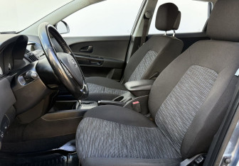Подержанный автомобиль Kia Ceed Hatchback 2008 года (10 фото)
