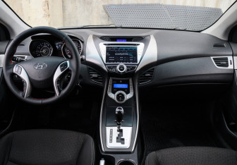 Подержанный автомобиль Hyundai Avante Sedan 2011 года (9 фото)