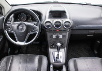 Подержанный автомобиль Opel Antara 2010 года (13 фото)