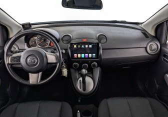 Подержанный автомобиль Mazda 2 Hatchback 2012 года (14 фото)