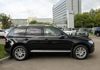 Подержанный автомобиль Volkswagen Touareg 2008 года (14 фото)