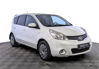 Подержанный автомобиль Nissan Note 2013 года (3 фото)