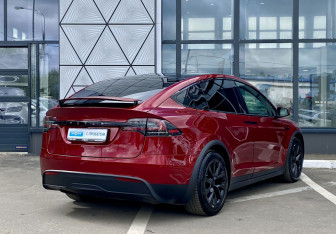 Подержанный автомобиль Tesla Model X 2023 года (5 фото)