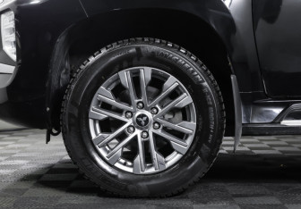 Подержанный автомобиль Mitsubishi Pajero Sport 2021 года (24 фото)