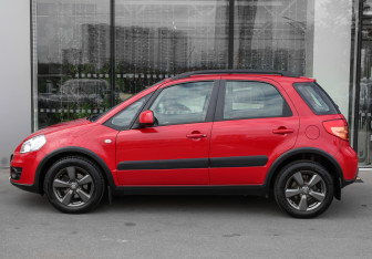 Подержанный автомобиль Suzuki SX4 Hatchback 2011 года (8 фото)