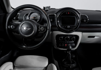 Подержанный автомобиль MINI Clubman Wagon 2017 года (12 фото)