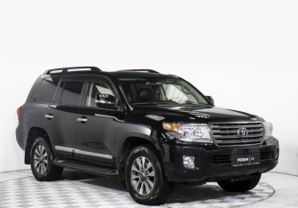 Подержанный автомобиль Toyota Land Cruiser Suv 2014 года (3 фото)
