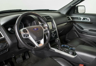 Подержанный автомобиль Ford Explorer 2012 года (12 фото)