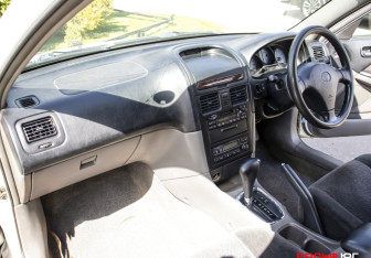 Подержанный автомобиль Toyota Caldina 2002 года (9 фото)