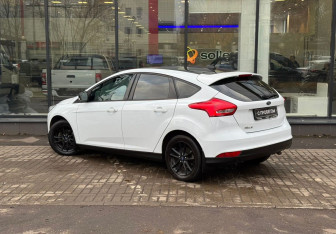 Подержанный автомобиль Ford Focus Hatchback 2019 года (6 фото)