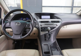 Подержанный автомобиль Lexus RX 2010 года (16 фото)