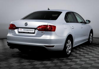 Подержанный автомобиль Volkswagen Jetta Sedan 2011 года (5 фото)