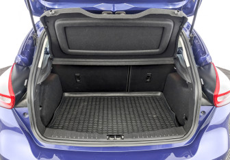 Подержанный автомобиль Ford Focus Hatchback 2016 года (10 фото)