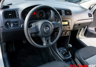 Подержанный автомобиль Volkswagen Polo Sedan 2011 года (15 фото)