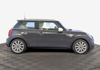 Подержанный автомобиль MINI Hatch 2016 года (4 фото)