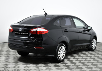 Подержанный автомобиль Ford Fiesta Sedan 2017 года (5 фото)