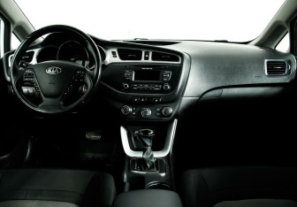 Подержанный автомобиль Kia Ceed Hatchback 2013 года (8 фото)