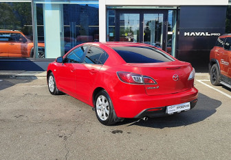Подержанный автомобиль Mazda 3 Sedan 2011 года (7 фото)