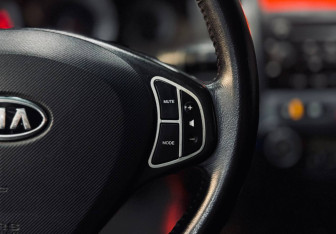 Подержанный автомобиль Kia Ceed Wagon 2009 года (14 фото)