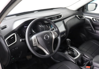 Подержанный автомобиль Nissan X-Trail 2018 года (9 фото)
