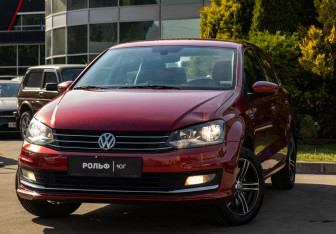 Подержанный автомобиль Volkswagen Polo Sedan 2015 года (21 фото)